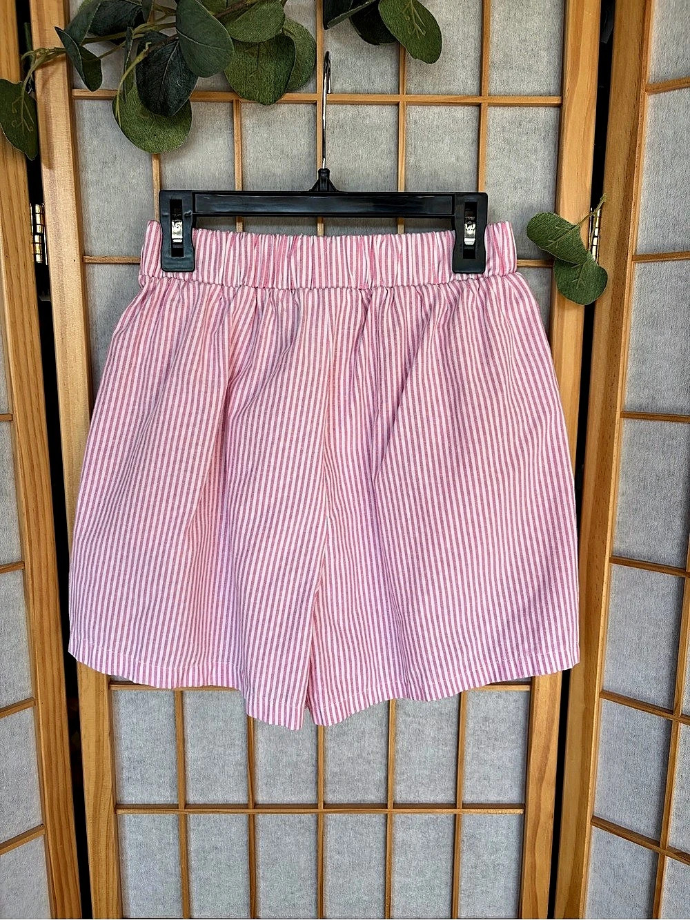 SHEIN Lune Women'Small Pink and White Striped Elastic Waist Shorts with Pockets